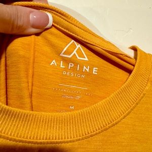Alpine Design Medium running shirt